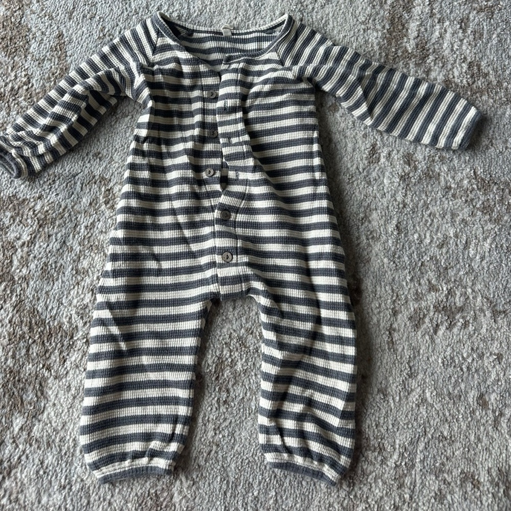 Quincy Mae Dark gray and white striped